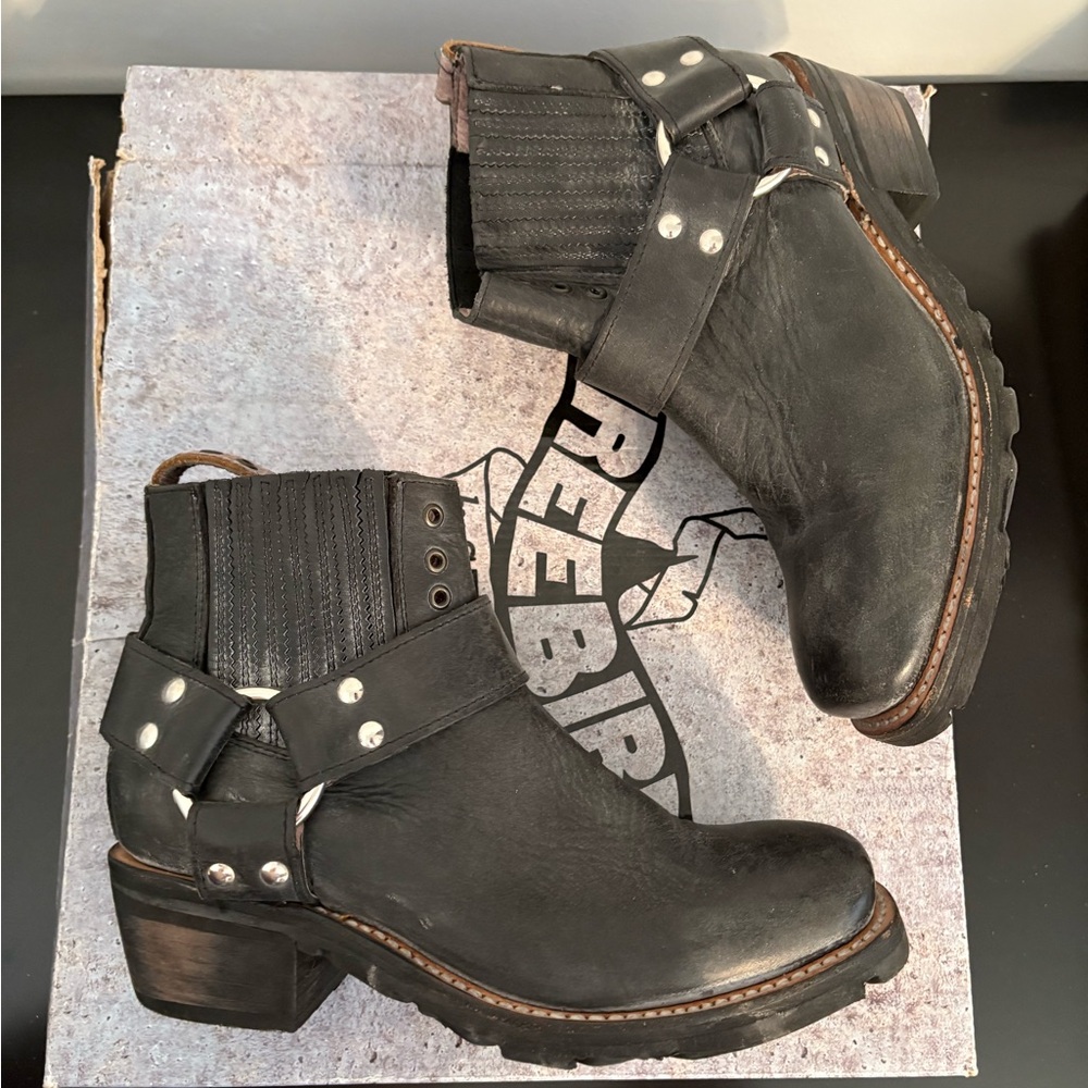 Freebird “Whiskey” black Leather Ankle Boots